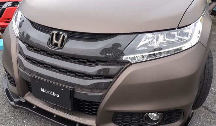 Modifikasi Honda Odyssey dibalut wrapping coklat dan pakai gril karbon