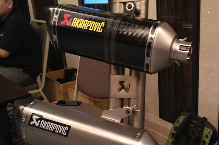Ilustrasi knalpot Akrapovic 