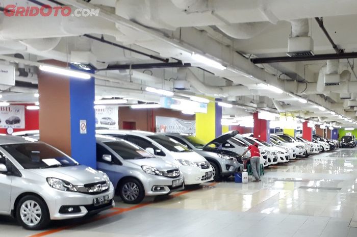 Showroom mobil yang tertata rapi terletak di Lantai 2 dan 3 Mall MGK Kemayoran