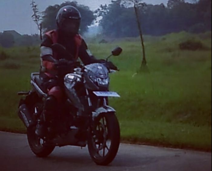Spy shoot terduga Suzuki Bandit 150 terlihat dari depan