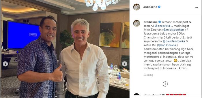 Ardi Bakrie bersama juara GP500 Michael Doohan mempromosikan balap motor yang dihajatnya