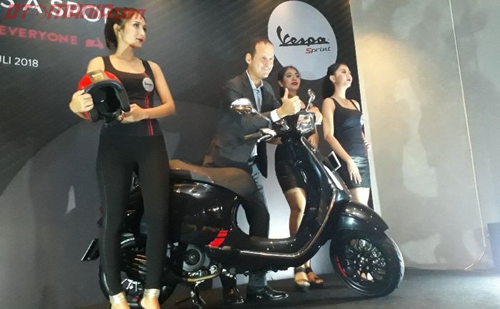 Peluncuran Vespa Sprint Carbon