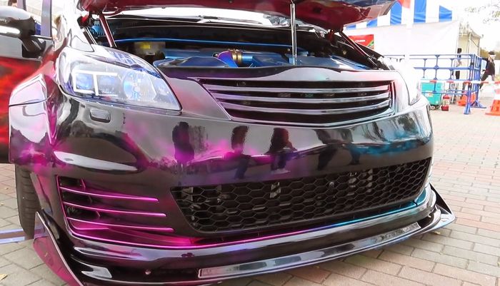 Tampilan wajah modifikasi Toyota Prius sulit dikenali