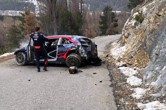 Ott Tanak dan co-driver selamat dari kecelakaan di Rally Monte Carlo 2020