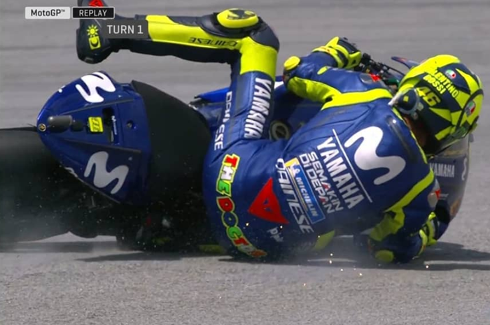 Valentino Rossi crash di MotoGP Malaysia