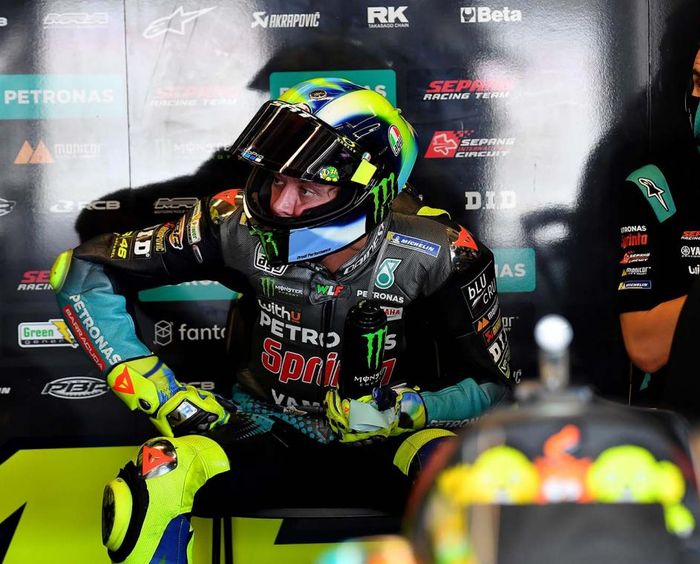 Valentino Rossi tak ingin ambil pusing soal aspal COTA lantaran sudah pensiun pada MotoGP 2022