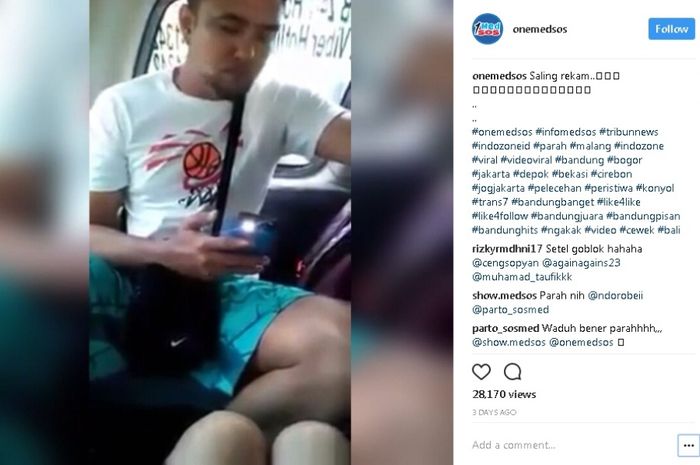 Seorang pria tertangkap sedang memvideokan prilaku tidak patut di angkutan umum