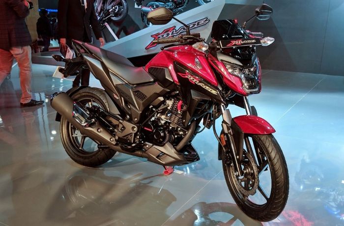 Honda X-Blade punya tampang racy dan futuristis