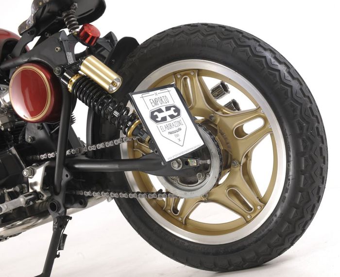 Honda CB400N kustom bobber dari Emporio Mechanical Processing, dilansir oleh www.emporioelaborazionimeccaniche.it