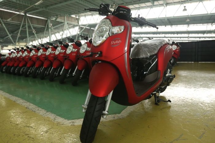 Stylish Matte Red jadi salah satu warna baru All New Scoopy