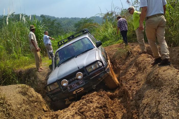 Off-road santai dalam rangka pelantikan anggota IOF