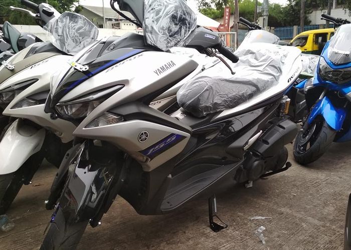 Bagian depan Yamaha Aerox R version warna baru