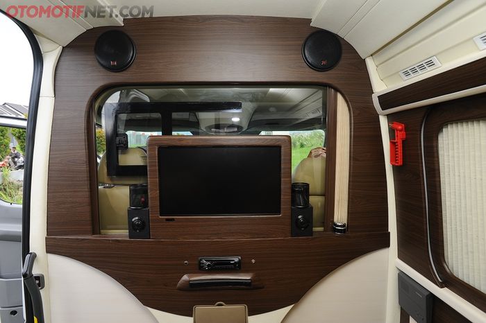 Modifikasi Mercedes-Benz Sprinter A2 Highroof 2016 Wong Solo