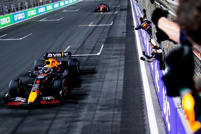 Max Verstappen telat datang di F1 Arab Saudi 2023 gara-gara sakit