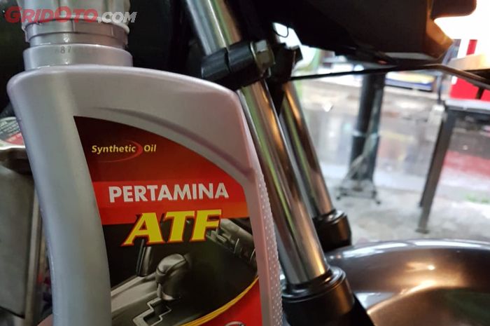 Oli transmisi mobil matic buat sokbreker depan motor