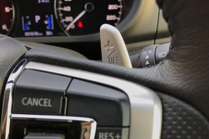 Manfaatkan paddle-shift untuk mode manual