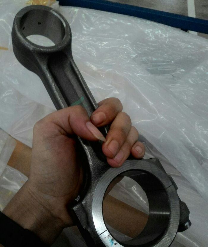 Setang piston raksasa