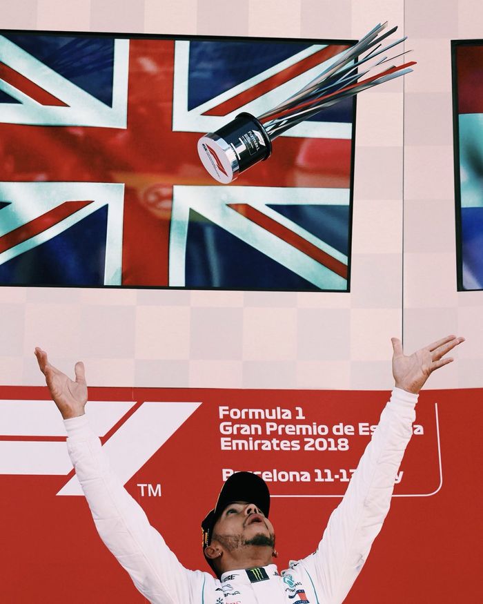 Lewis Hamilton menang jauh di GP F1 Spanyol, tetapi pembalap Red Bull jadi yang tercepat