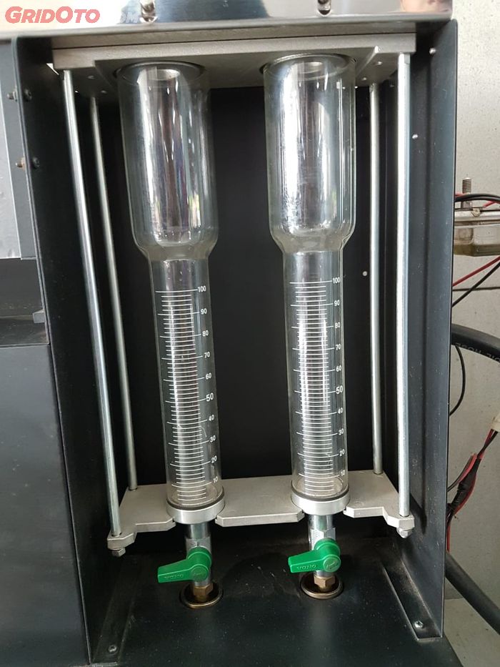 Bagian dari injector tester yang berfungsi untuk mengukur volume bahan bakar yang dihasilkan dari semprotan injector