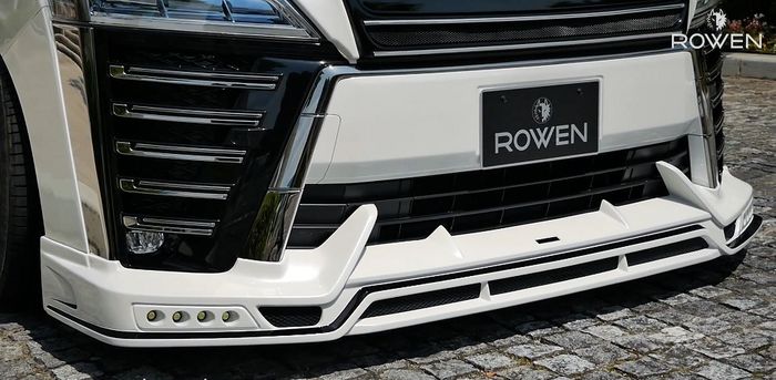 Bumper depan modifikasi Toyota Vellfire dibuat seolah punya taring