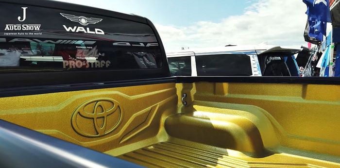 Modifikasi Toyota Hilux bertampang sangar hasil garapan Wald International