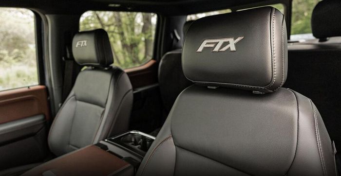 Tampilan kabin modifikasi Ford F-150 garapan Tuscany Motor Company