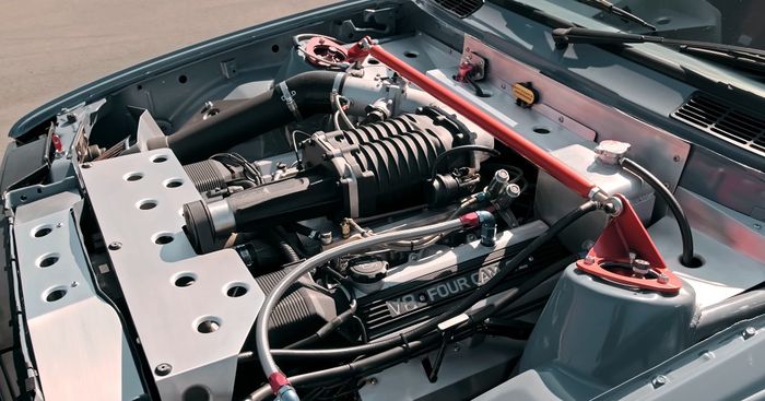 Modifikasi BMW Seri-3 E30 didukung mesin V8 dari Lexus LS400
