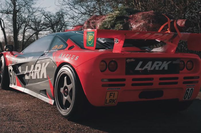 McLaren F1 GTR, supercar buat angkut pohon Natal