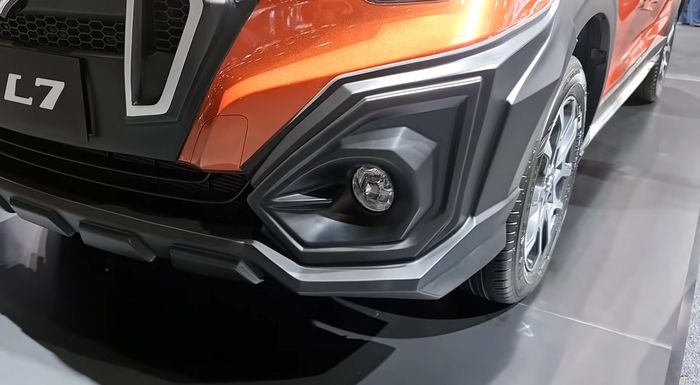 Bumper depan Suzuki XL7 dikemas lebih tebal dan kekar