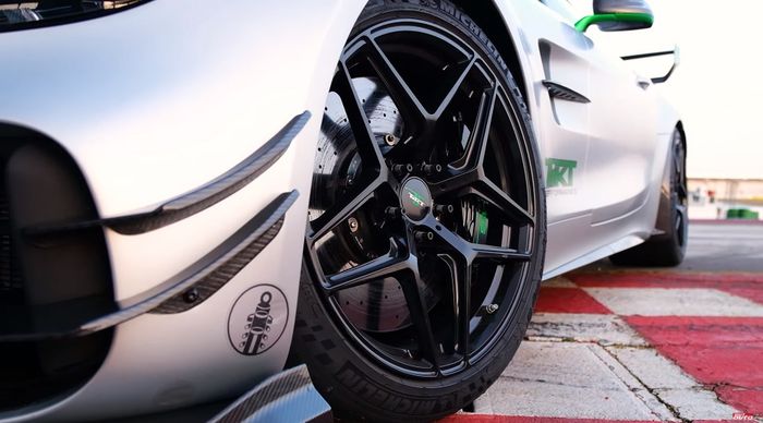Pelek baru Mercedes-AMG GT R Pro yang diklaim lebih ringan dari standarnya