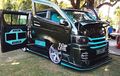 Toyota HiAce Dimodif Ekstrem, Bukaan Pintu Nyentrik, Tongkrongan Kandas