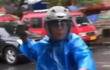 Pemotor Lawan Arah di Jaksel Berubah Galak, Warga Diacungi Batu Karena Ini