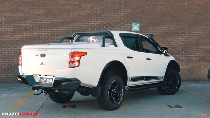 Tampilan belakang modifikasi Mitsubishi Triton lama kompakan main gaya ALTO