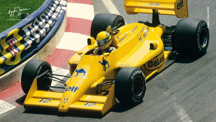 Ayrton Senna pertama kali menang di GP Monako pada 1987 dengan mobil tim Lotus bermesin Honda