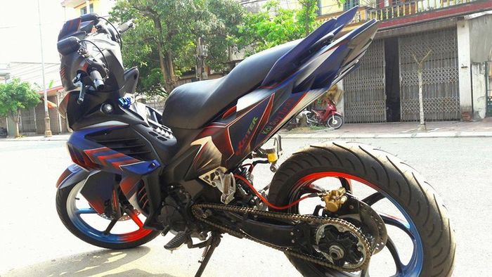 Stoplampnya pakai punya Kawasaki Z800