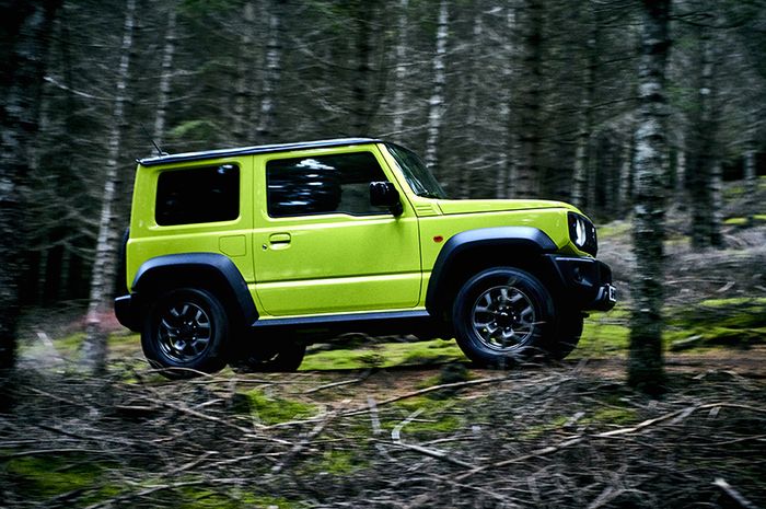 Suzuki Jimny punya penggerak roda 4WD