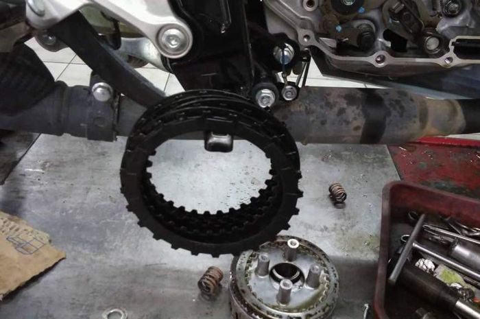 Cara Merawat Kampas Kopling Biar Enggak Hangus