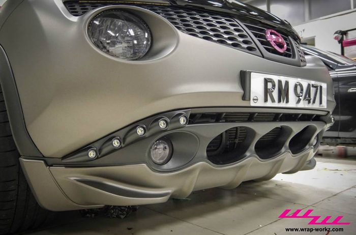 Nissan Juke lama ala militer berbaju hijau doff plus body kit Impul