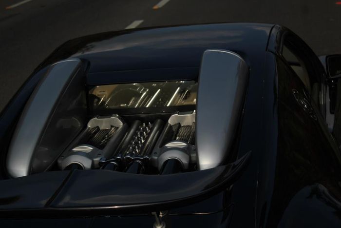 Replikasi mesin Bugatti Veyron di Suzuki Esteem