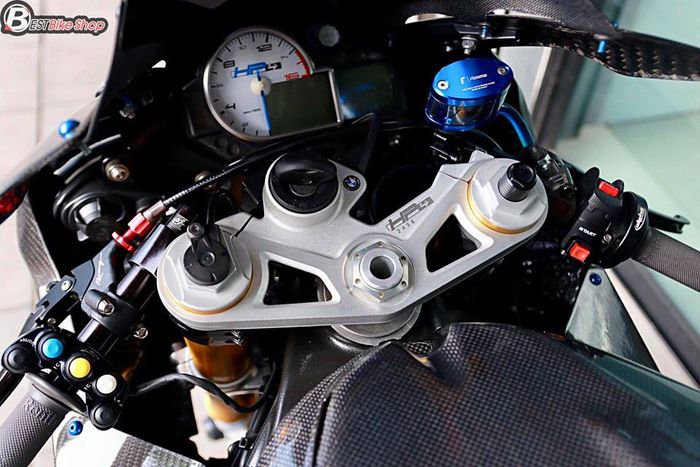 Tampilan bagian kokpitnya