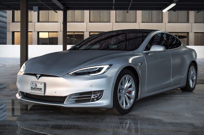 tesla model S varian tertinggi bisa kunci 0-100 km/jam dalam 2,5 detik