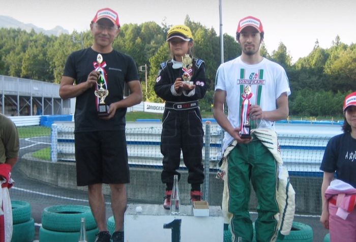 Juju Noda ketika memenangkan ajang balap di Jepang