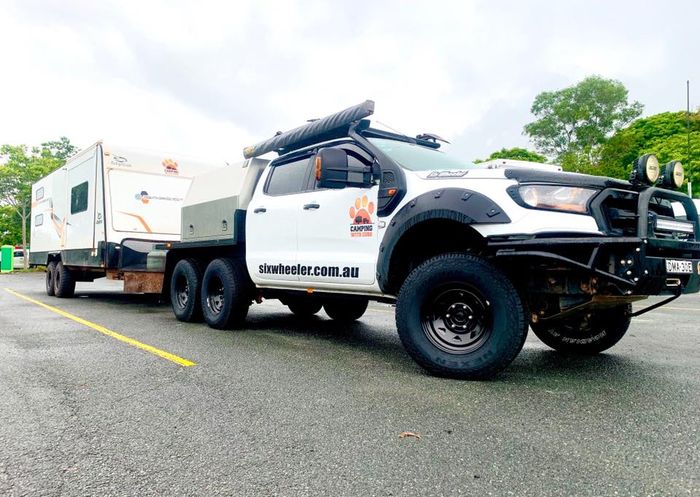 Modifikasi Ford Ranger tampil lebih sangar memasok 6 roda sekaligus