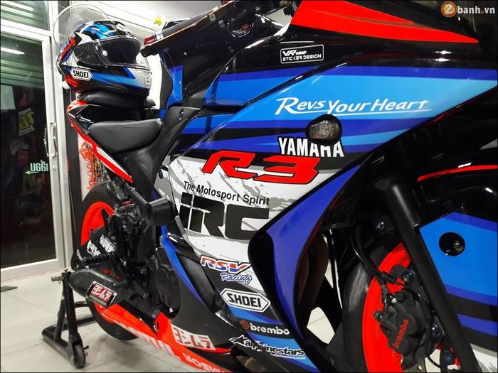 Yamaha R3/R25 tampil bergaya racing look