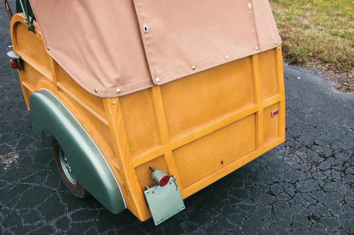 Bagian tempat penumpang yang bodinya terbuat dari kayu semua