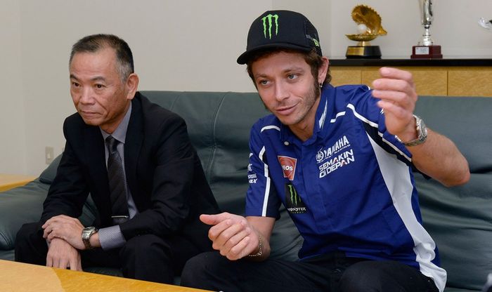 Masao Furusawa (kiri) dan Valentino Rossi (kanan)