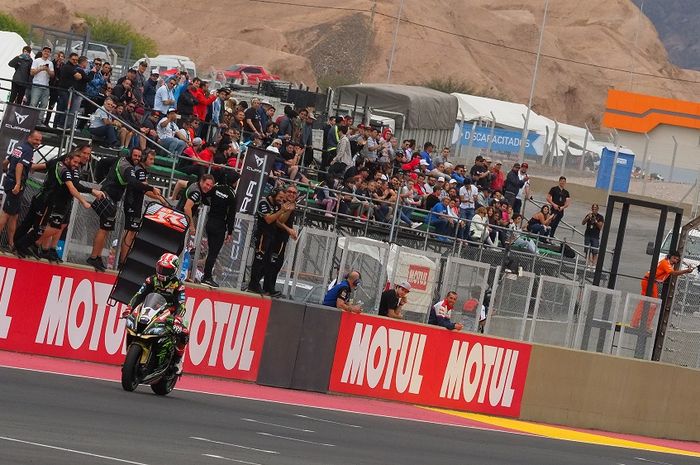 Jonathan Rea menang di race 1 dan race 2 World Superbike Argentina 2018