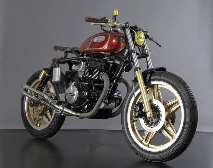 Honda CB400N kustom bobber dari Emporio Mechanical Processing, dilansir oleh www.emporioelaborazionimeccaniche.it