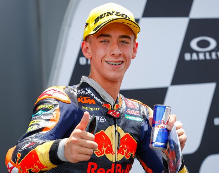 Pedro Acosta sudah mengoleksi empat podium termasuk ketiga kemenangan, kini ia tengah memimpin klasemen Moto3 dengan 120 poin