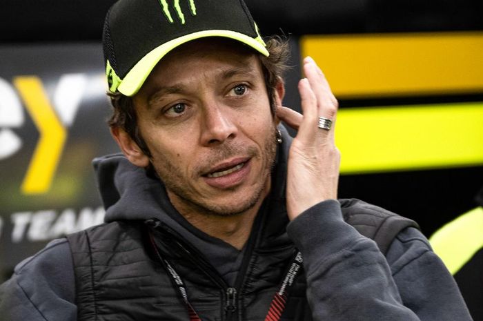 Valentino Rossi menyarankan Yamaha untuk berubah agar bisa menang dari Ducati yang sekarang memiliki motor terbaik di MotoGP